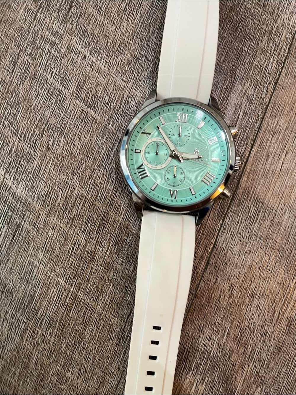 Women’s Mint Dial White Strap Fashion Watch. Needs battery